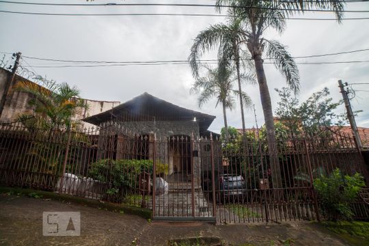 Fachada de casa à venda com 3 quartos, 240m² em Santa Amelia, Belo Horizonte
