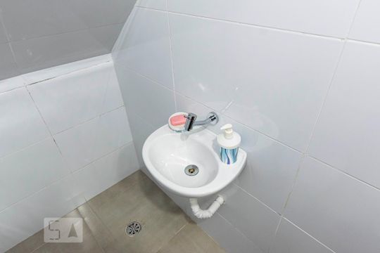 1o. Andar - Lavabo de casa para alugar com 3 quartos, 198m² em Vila Brasilina, São Paulo