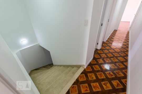 2o. Andar - Escadas de casa para alugar com 3 quartos, 198m² em Vila Brasilina, São Paulo