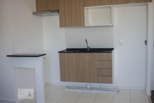 Cozinha de apartamento para alugar com 1 quarto, 40m² em Vila California, São Paulo