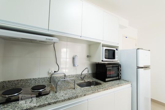 Cozinha de apartamento para alugar com 1 quarto, 40m² em Consolação, São Paulo