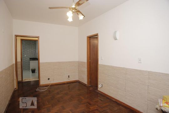 Sala de casa de condomínio à venda com 2 quartos, 58m² em Tijuca, Rio de Janeiro
