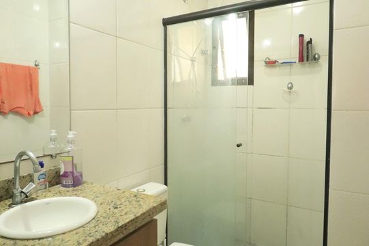 Banheiro Social de apartamento à venda com 2 quartos, 66m² em Campestre, Santo André