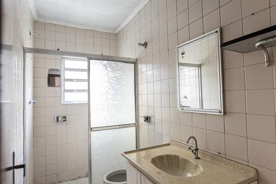 Banheiro Social 1 de casa à venda com 2 quartos, 350m² em Parque Sao Lucas, São Paulo