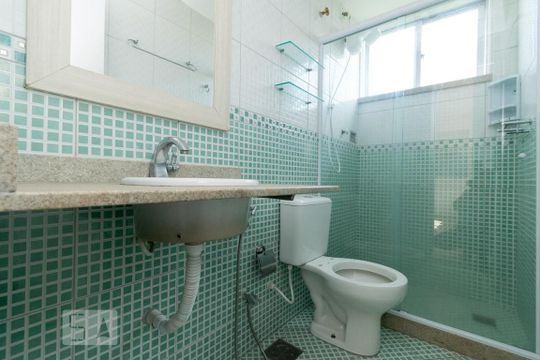 BANHEIRO SOCIAL de apartamento à venda com 2 quartos, 60m² em Icaraí, Niterói