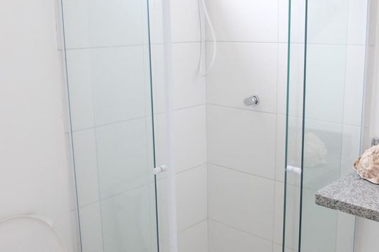 Banheiro da suite de apartamento para alugar com 2 quartos, 70m² em Parque Bela Vista, Salvador
