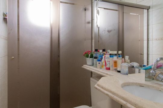 Banheiro de apartamento à venda com 2 quartos, 65m² em Vila Mazzei, São Paulo
