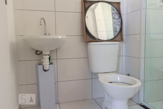 Banheiro de apartamento para alugar com 2 quartos, 42m² em Jardim Santa Emília, São Paulo