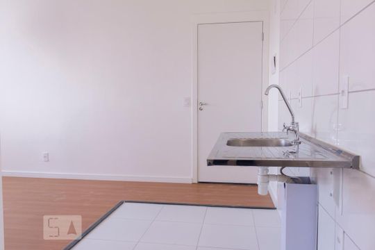 Cozinha de apartamento para alugar com 2 quartos, 42m² em Jardim Santa Emília, São Paulo