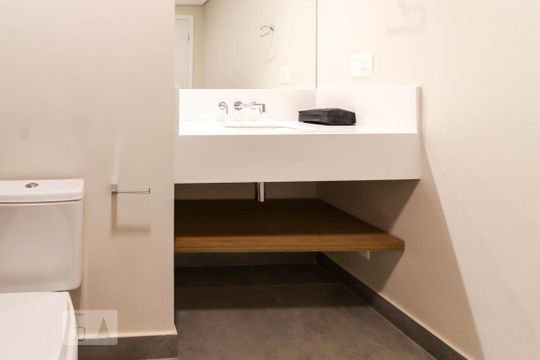 Banheiro da Suíte 1 de apartamento à venda com 2 quartos, 65m² em Jardim Europa, São Paulo