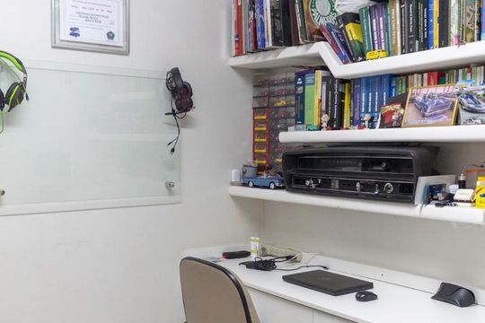 Escritório de casa à venda com 3 quartos, 180m² em Vila Gumercindo, São Paulo