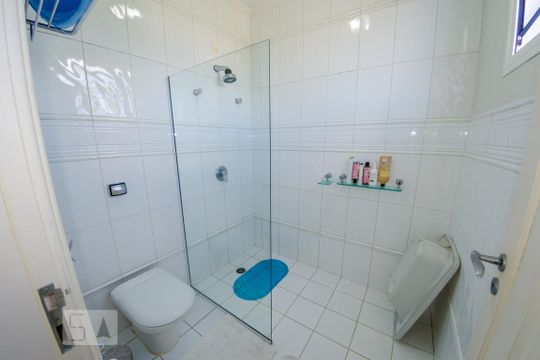 Banheiro 3 de casa para alugar com 5 quartos, 350m² em Jurerê, Florianópolis