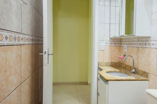 Banheiro  de apartamento para alugar com 1 quarto, 73m² em Vila Ipiranga, Porto Alegre