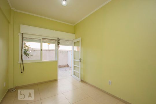 Sala  de apartamento para alugar com 1 quarto, 73m² em Vila Ipiranga, Porto Alegre