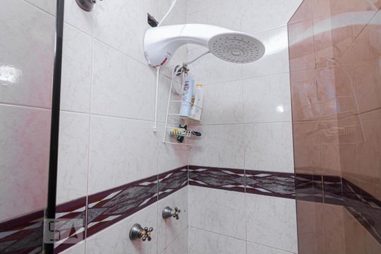 Chuveiro de casa à venda com 3 quartos, 200m² em Vila Ipojuca, São Paulo