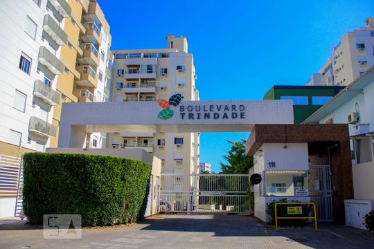 Fachada dia de apartamento para alugar com 2 quartos, 80m² em Trindade, Florianópolis