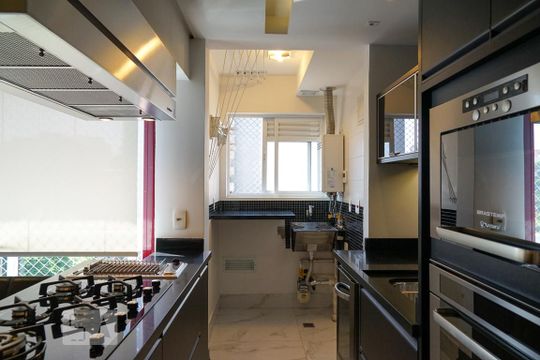 Cozinha de apartamento para alugar com 3 quartos, 90m² em Alto da Lapa, São Paulo