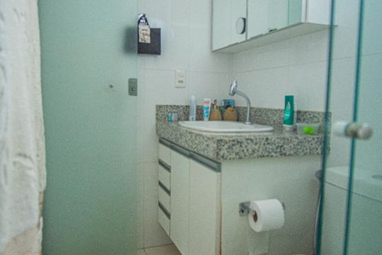 Banheiro da Suíte 1 de apartamento à venda com 4 quartos, 140m² em Setor Bueno, Goiânia