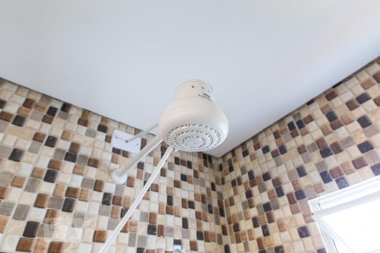 Chuveiro de kitnet/studio para alugar com 1 quarto, 35m² em Bosque dos Eucaliptos, São José dos Campos