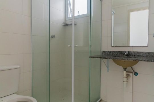 Banheiro de apartamento à venda com 2 quartos, 74m² em Vila Marieta, São Paulo