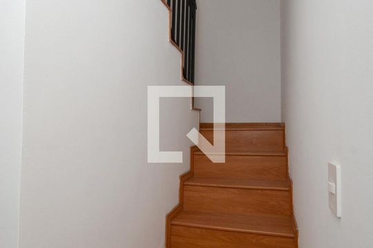 Escada de casa à venda com 2 quartos, 130m² em Interlagos, São Paulo