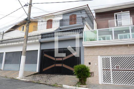 Fachada de casa à venda com 2 quartos, 130m² em Interlagos, São Paulo