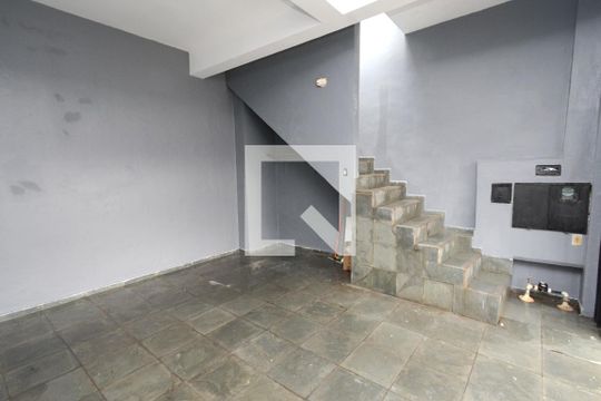 Garagem de casa à venda com 2 quartos, 130m² em Interlagos, São Paulo