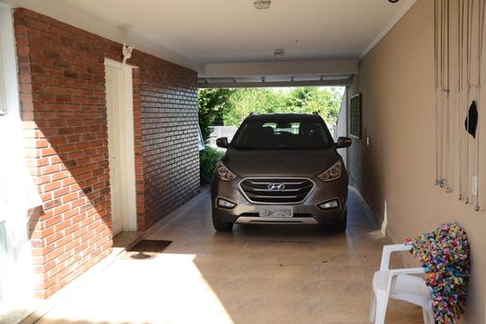 Área externa de casa para alugar com 4 quartos, 350m² em Igara, Canoas
