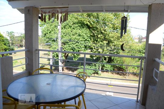 Área externa de casa para alugar com 4 quartos, 350m² em Igara, Canoas