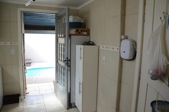 Área de serviço de casa para alugar com 4 quartos, 350m² em Igara, Canoas