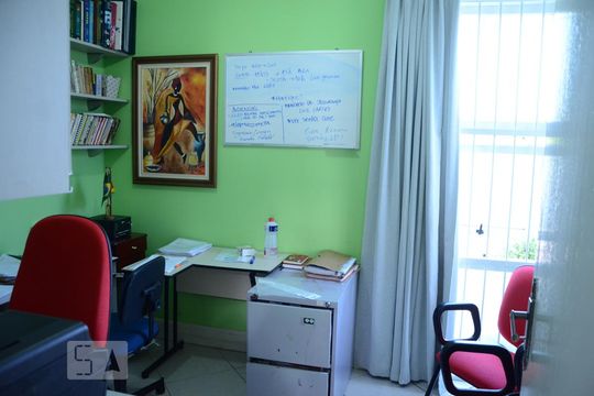Quarto de casa para alugar com 4 quartos, 350m² em Igara, Canoas