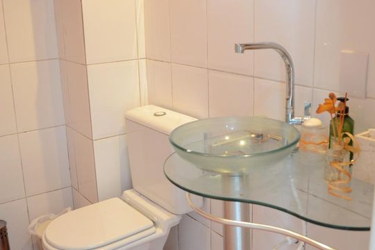 Lavabo de casa para alugar com 4 quartos, 350m² em Igara, Canoas