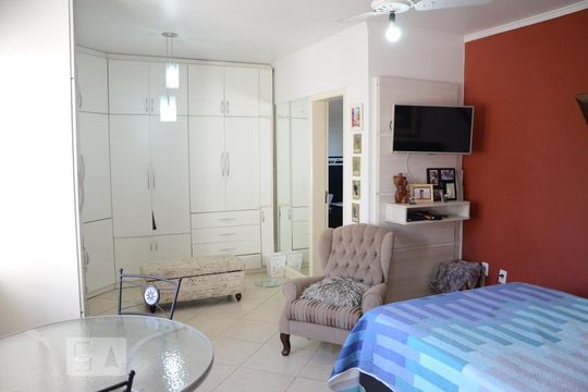 Quarto de casa para alugar com 4 quartos, 350m² em Igara, Canoas