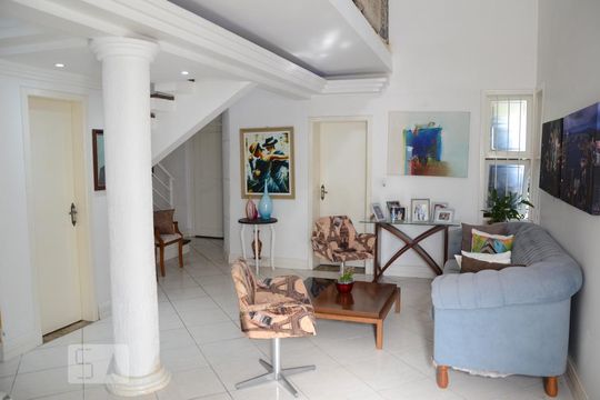 Sala de casa para alugar com 4 quartos, 350m² em Igara, Canoas