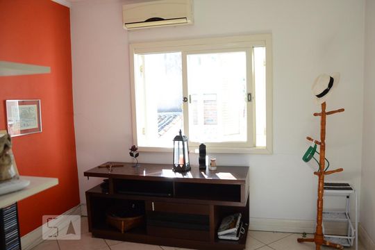 Quarto de casa para alugar com 4 quartos, 350m² em Igara, Canoas