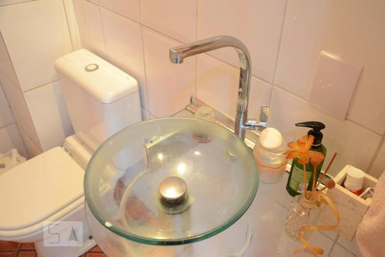 Lavabo de casa para alugar com 4 quartos, 350m² em Igara, Canoas