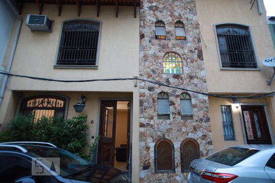Fachada de casa de condomínio à venda com 6 quartos, 250m² em Tijuca, Rio de Janeiro