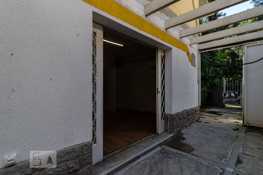 Quintal de casa à venda com 4 quartos, 625m² em Sumaré, São Paulo