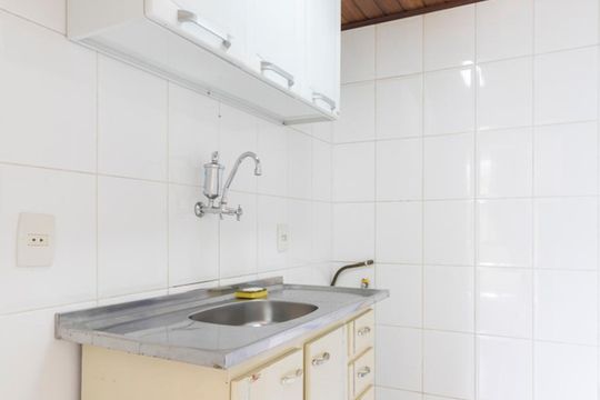 Cozinha de kitnet/studio para alugar com 1 quarto, 21m² em Catete, Rio de Janeiro