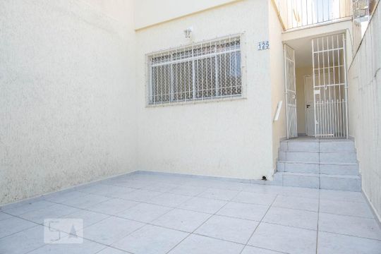 Garagem de casa para alugar com 3 quartos, 130m² em Vila Mariza Mazzei, São Paulo