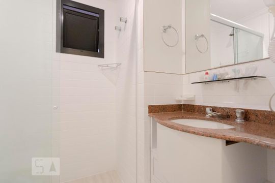 Banheiro  de apartamento para alugar com 1 quarto, 51m² em Higienópolis, São Paulo