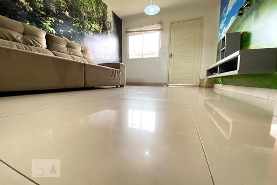 Sala de casa de condomínio à venda com 2 quartos, 56m² em Canudos, Novo Hamburgo