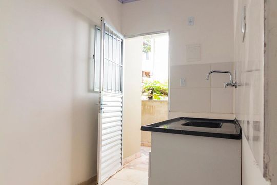 Cozinha de kitnet/studio para alugar com 1 quarto, 30m² em Americanópolis, São Paulo