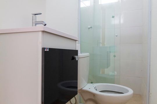 Banheiro de kitnet/studio para alugar com 1 quarto, 30m² em Americanópolis, São Paulo