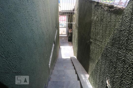 Escadas de casa à venda com 2 quartos, 60m² em Vila Lageado, São Paulo