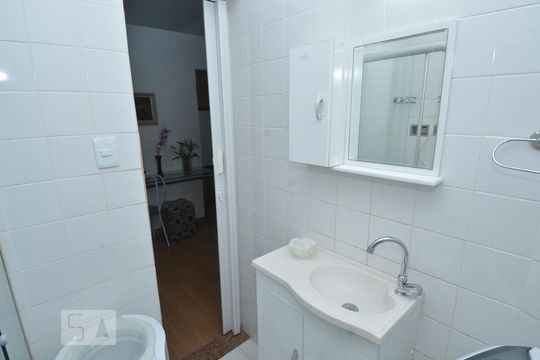 Banheiro de apartamento à venda com 1 quarto, 30m² em Copacabana, Rio de Janeiro
