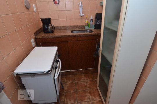Cozinha de apartamento à venda com 1 quarto, 30m² em Copacabana, Rio de Janeiro