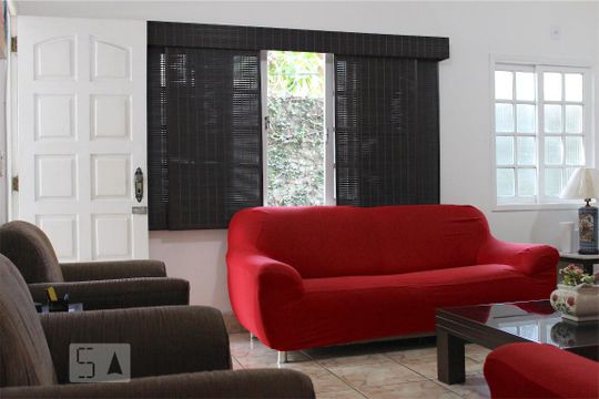 Sala de casa de condomínio para alugar com 4 quartos, 300m² em Barra da Tijuca, Rio de Janeiro