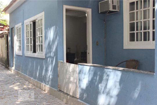 Fachada de casa de condomínio para alugar com 4 quartos, 300m² em Barra da Tijuca, Rio de Janeiro