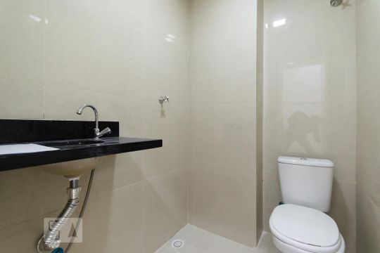Banheiro de kitnet/studio para alugar com 1 quarto, 40m² em Bela Vista, São Paulo